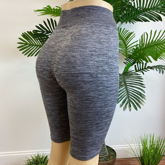‼️ Grey Active Wear Highwaist Biker Shorts Legging - Picture 4 of 4